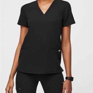 SET FIGS black Casma Three-Pocket Scrub Top and Kade Cargo pant set